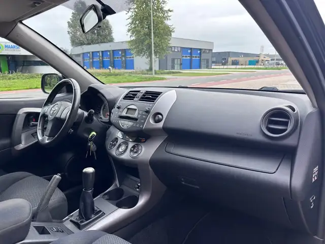Toyota RAV4 view 14