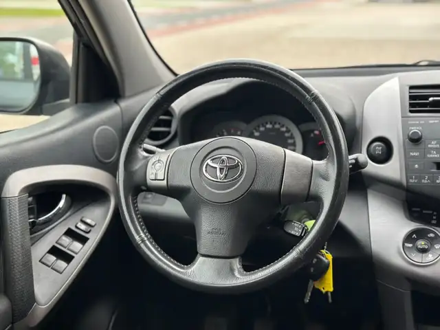 Toyota RAV4 view 15