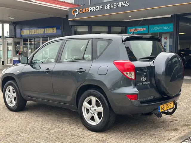Toyota RAV4 view 2