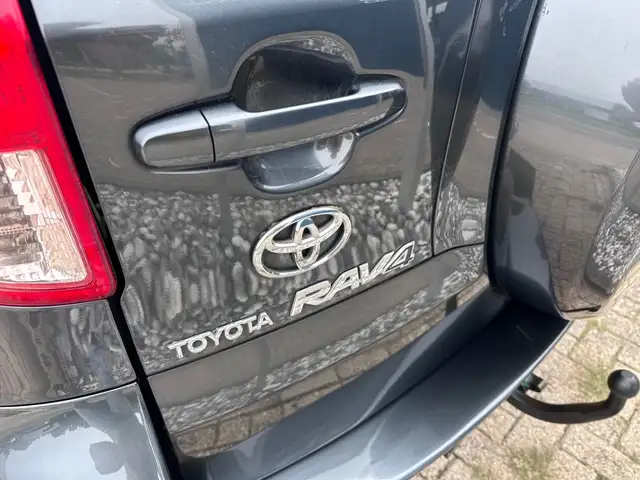 Toyota RAV4 view 10