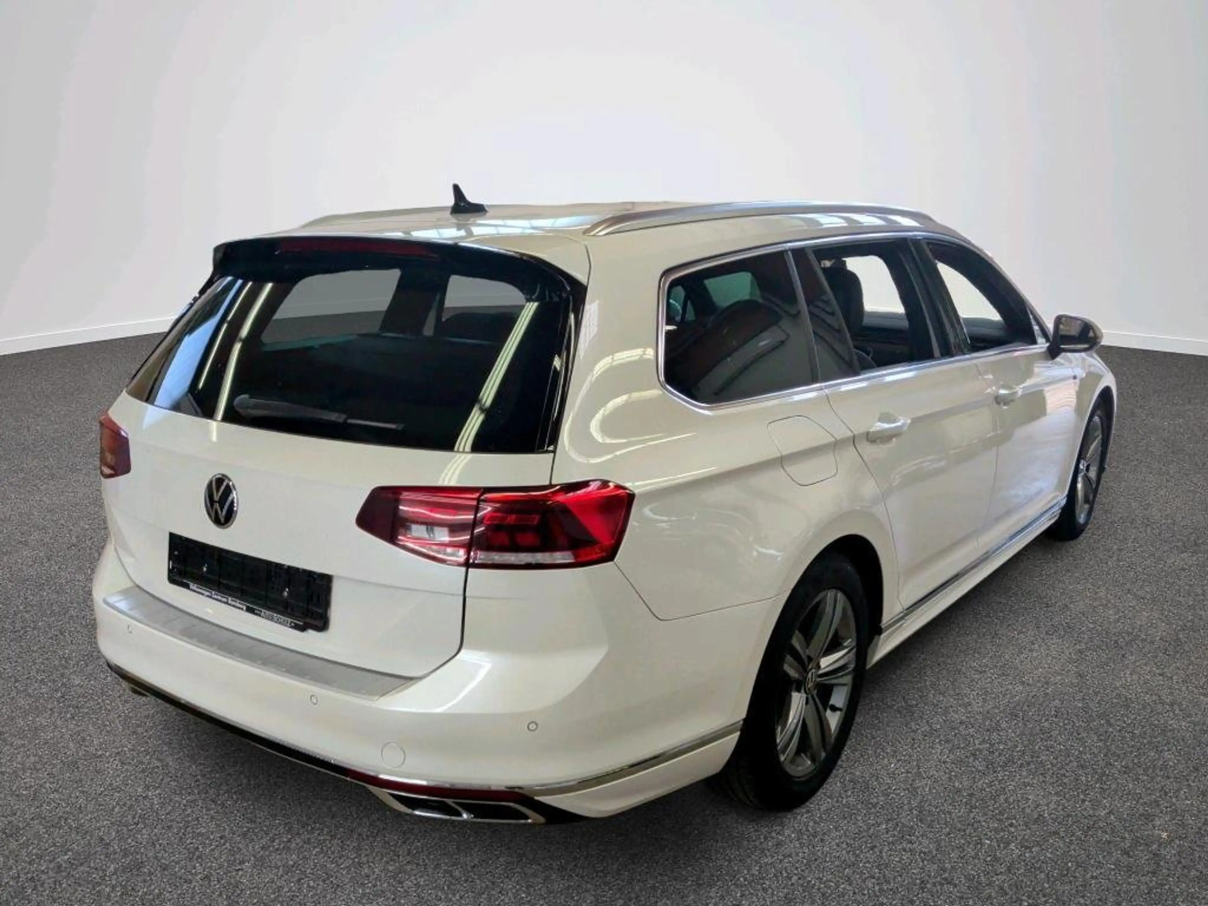 Volkswagen Passat Variant 2.0 TDI Business R-Line AHK — photo 8
