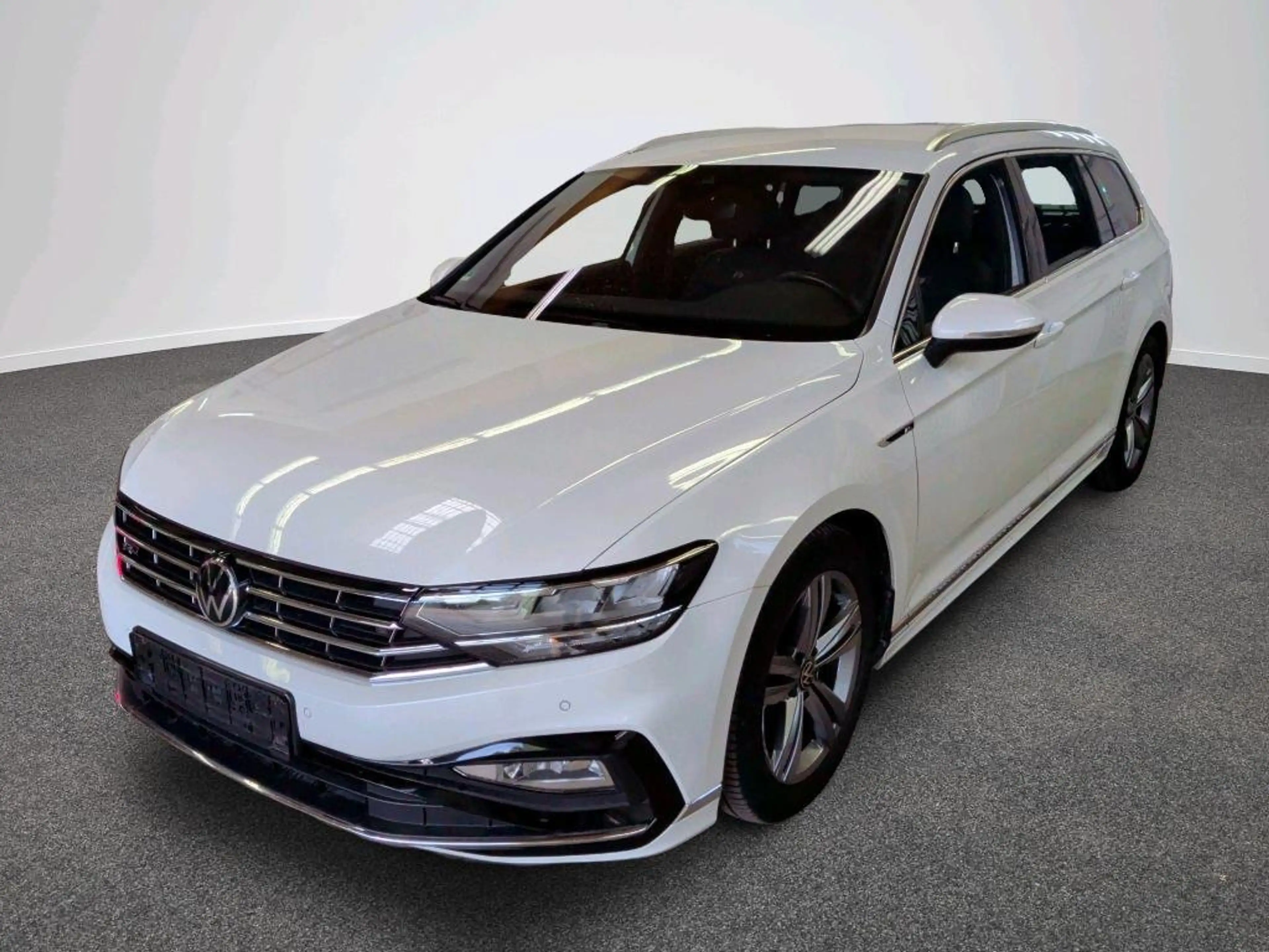 Volkswagen Passat Variant 2.0 TDI Business R-Line AHK — photo 2