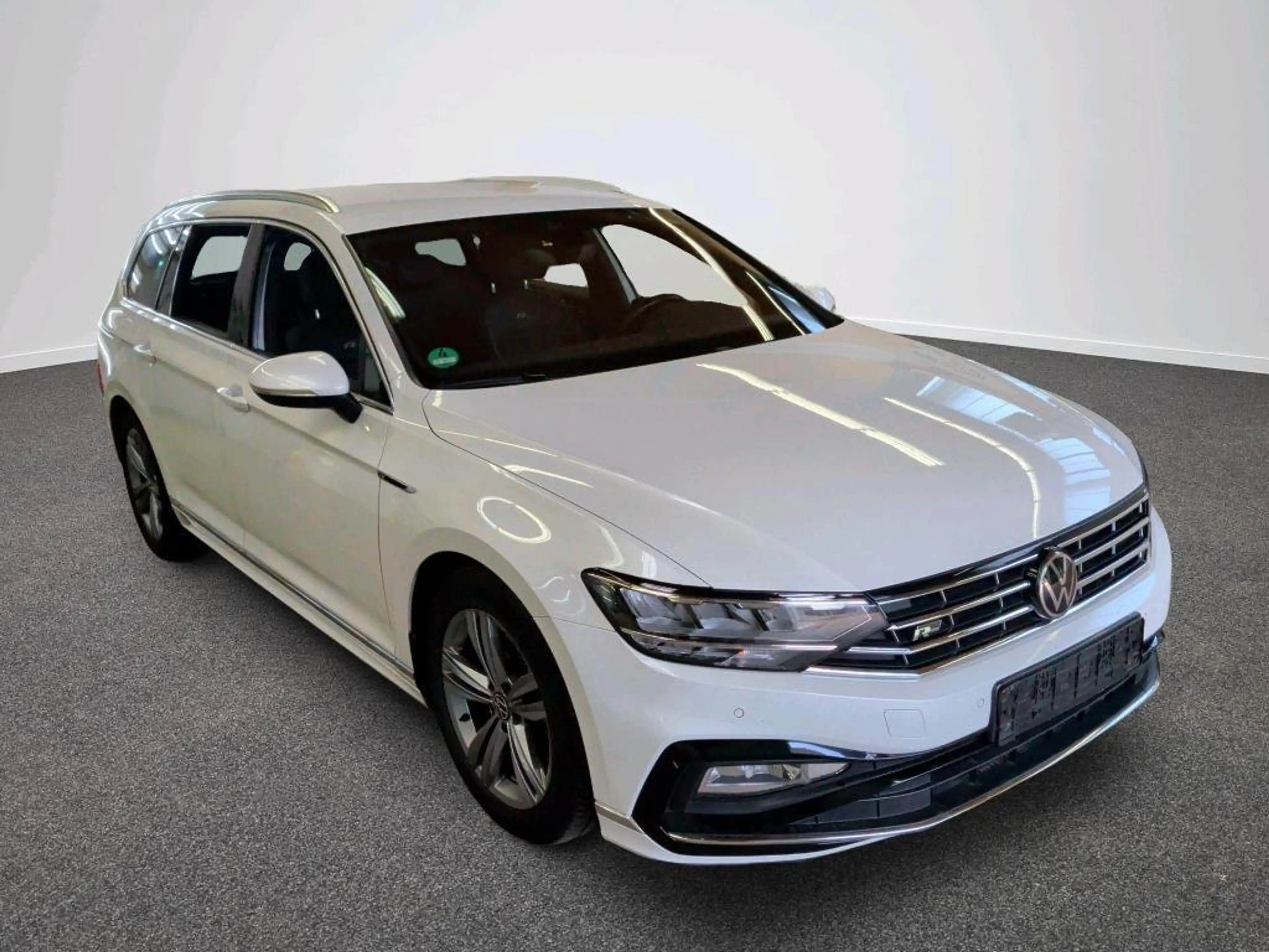Volkswagen Passat Variant 2.0 TDI Business R-Line AHK — photo 7