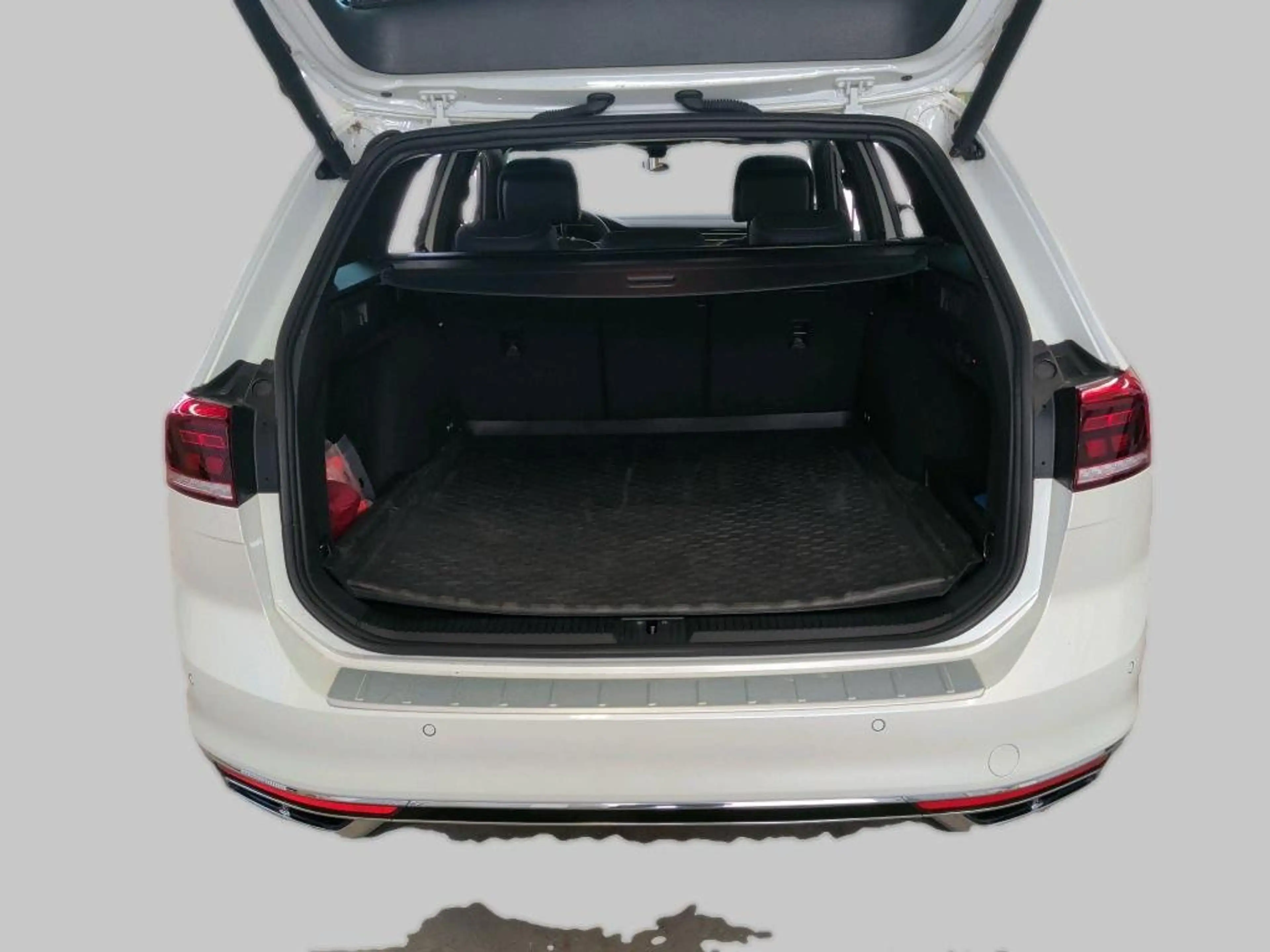 Volkswagen Passat Variant 2.0 TDI Business R-Line AHK — photo 13