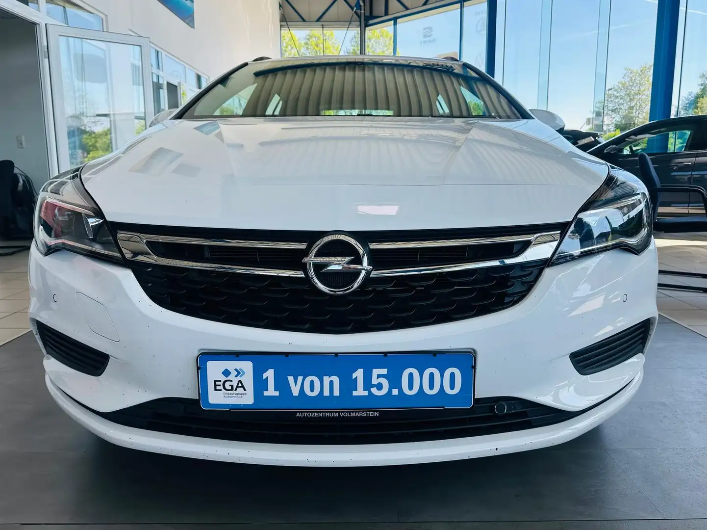 Opel Astra Sports Tourer 1.4 Aut. Navi PDC v+h Weiß - 2
