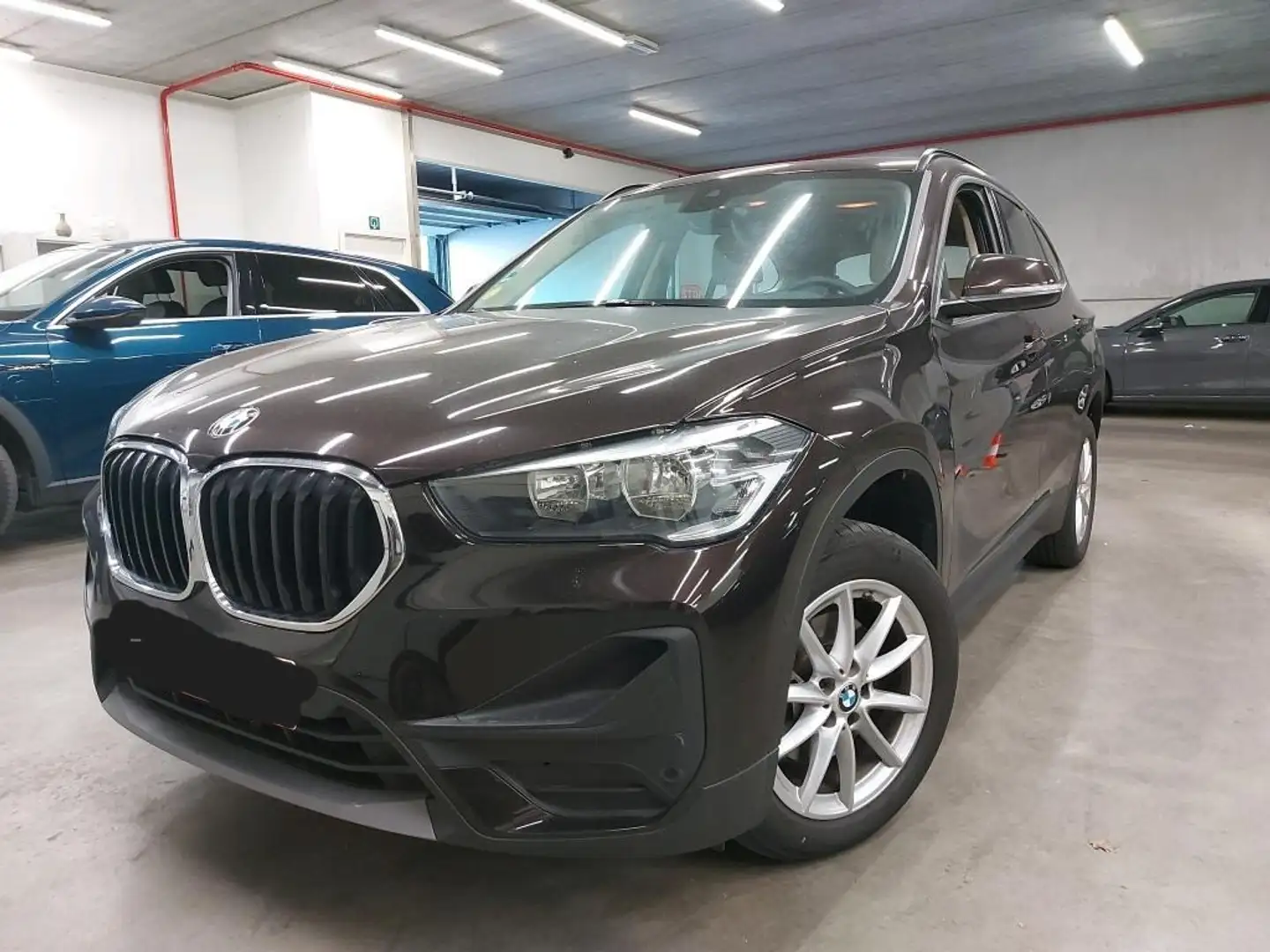 BMW X1 xDrive 18d crna - 1