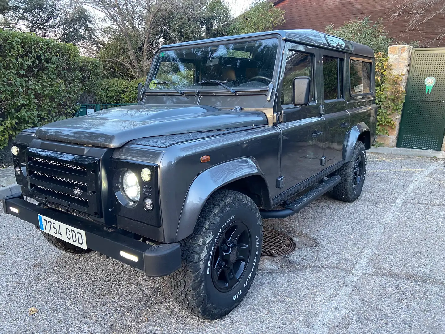 Land Rover Defender Defender 110 2.5Td5 SW E Gris - 1
