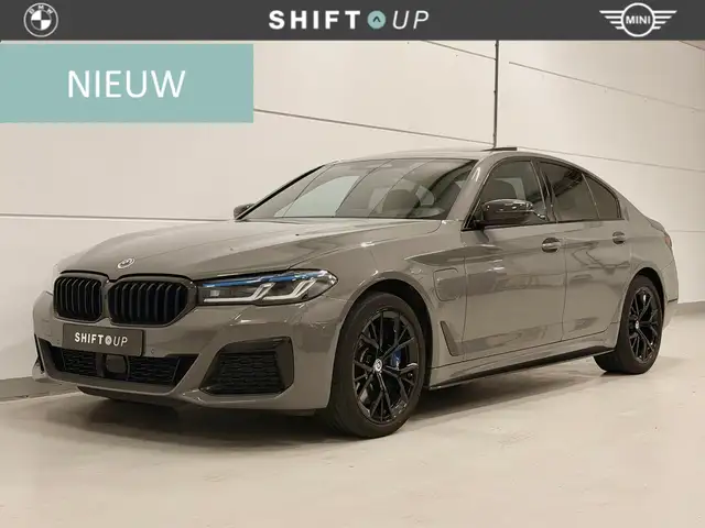 BMW 545 5-serie 545e xDrive Schuifdak | CoPilot | Laser |