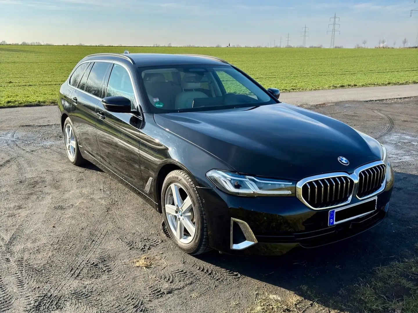 BMW 530 530i Touring Aut. Luxury Line Black - 1