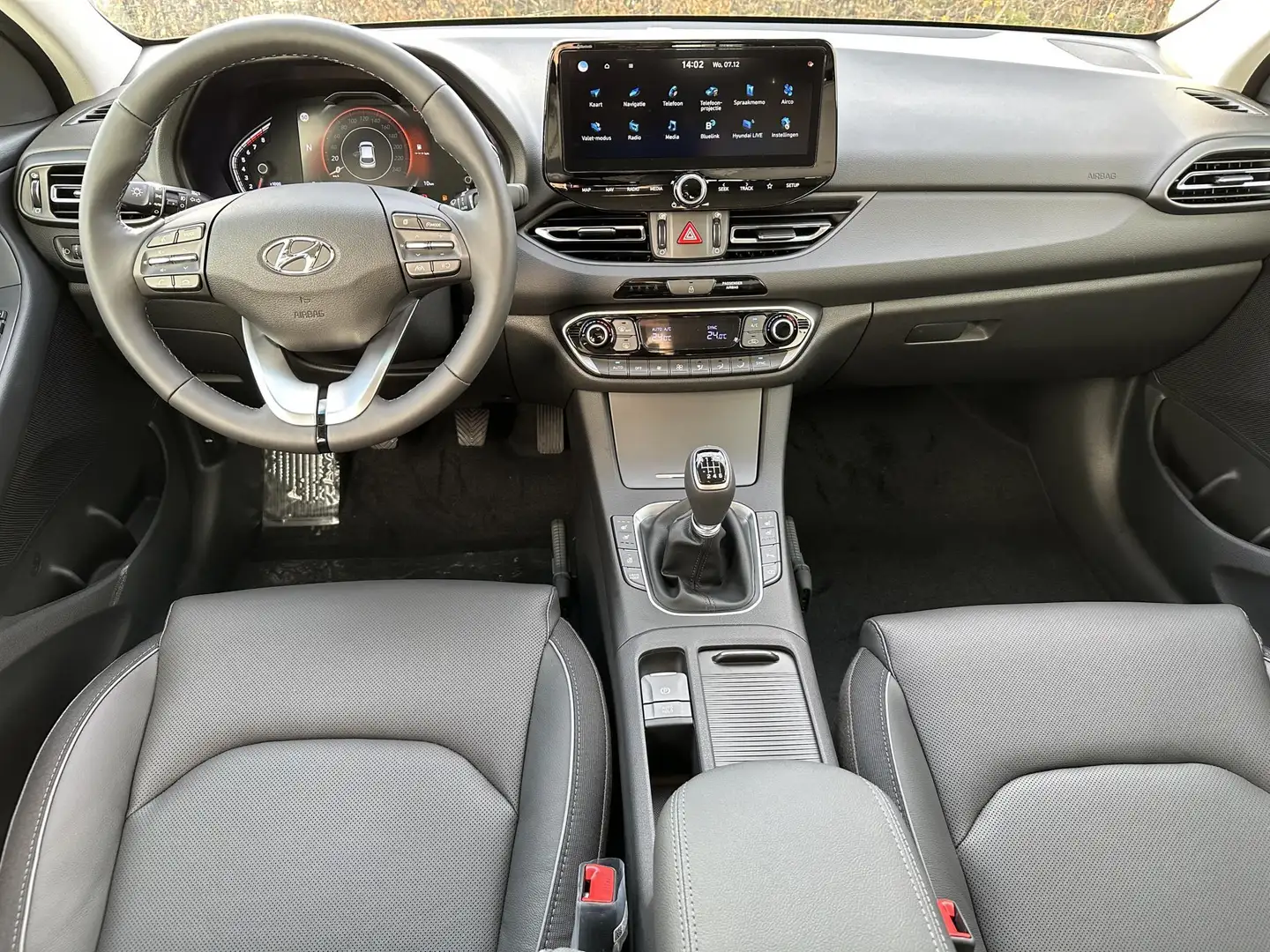 Hyundai i30 Wagon 1.5 T-GDi MHEV Premium / Navigatie / Cruise Gris - 2