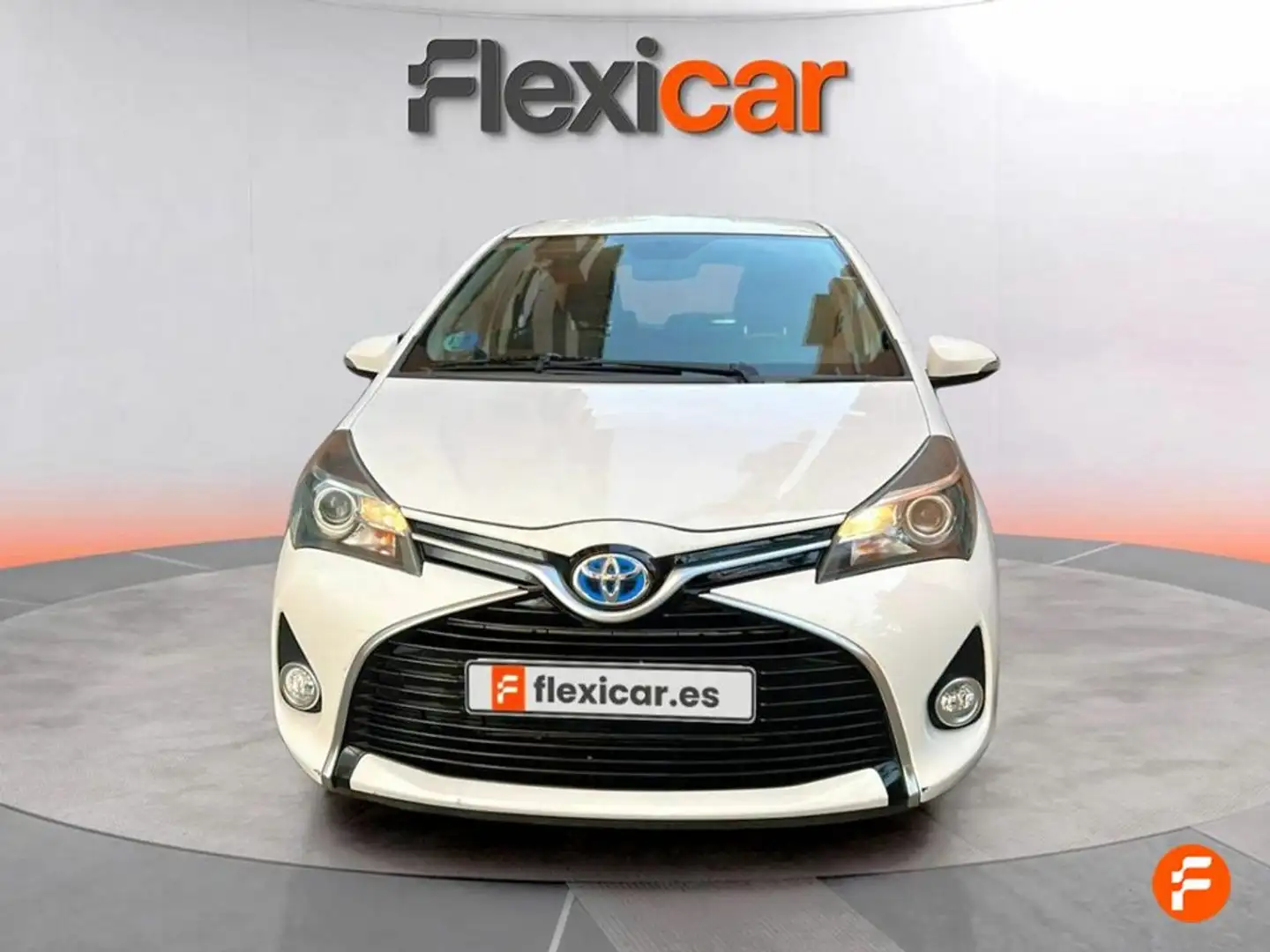Toyota Yaris Hybrid Active Blanc - 2