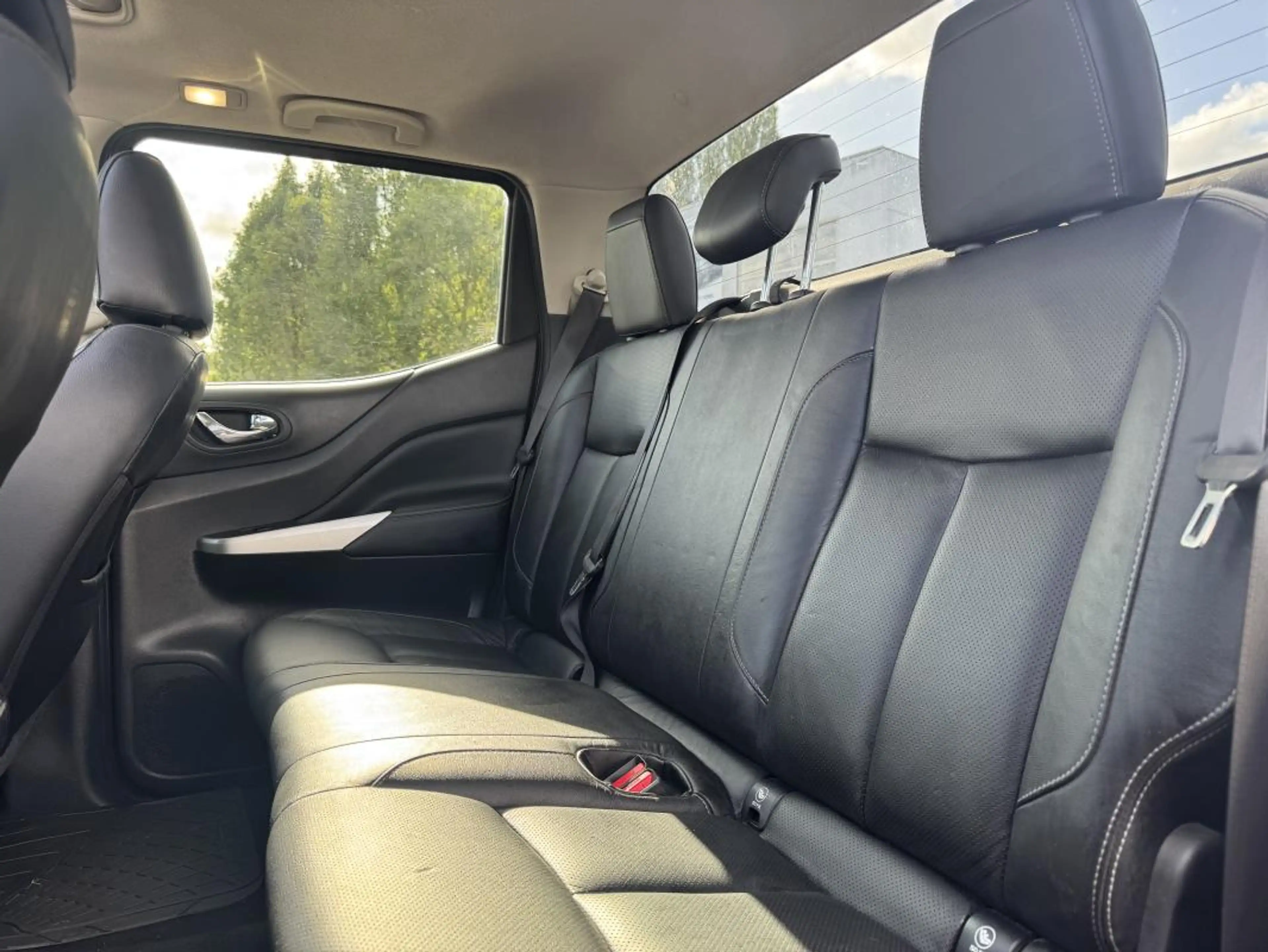 Nissan Navara NP300 2.3 DCI 190CH CUIR T.O PANO BOITE AUTO GAR 12M — photo 8