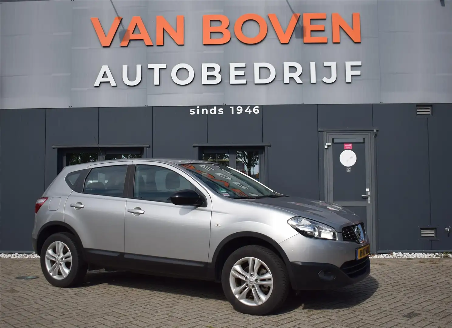 Nissan Qashqai 1.6 117pk Stop/Start Acenta Grijs - 1