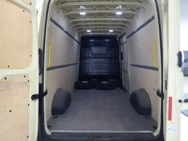 Volkswagen Crafter view 15