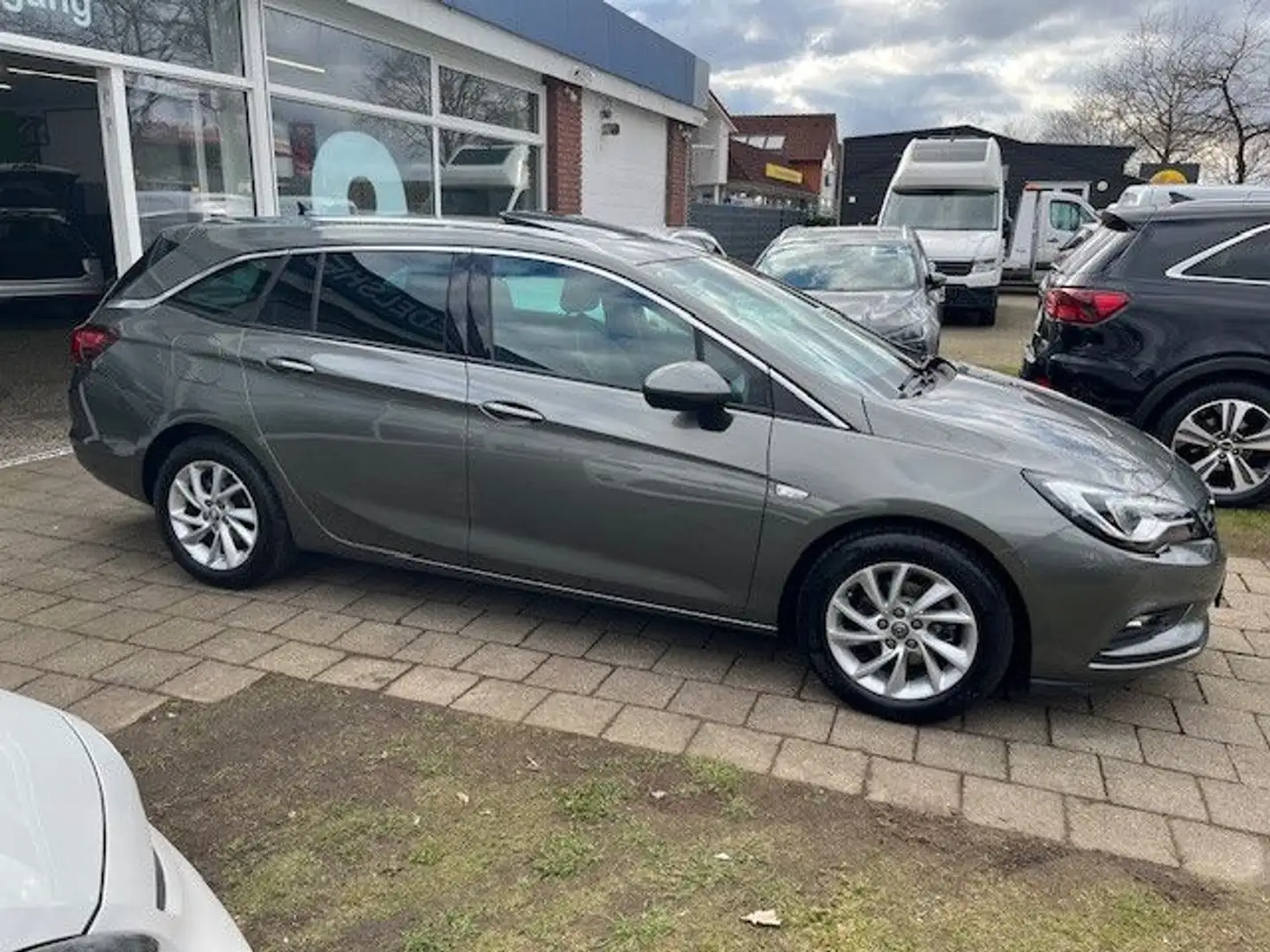 Opel Astra K SportsTou. INNOV. LEDER EGSD MATRIX NAVI Grijs - 2