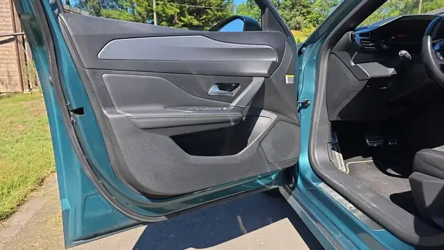 Peugeot 308 view 7