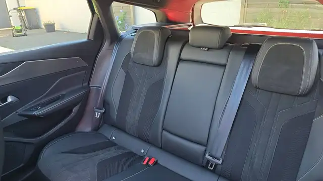 Peugeot 308 view 9