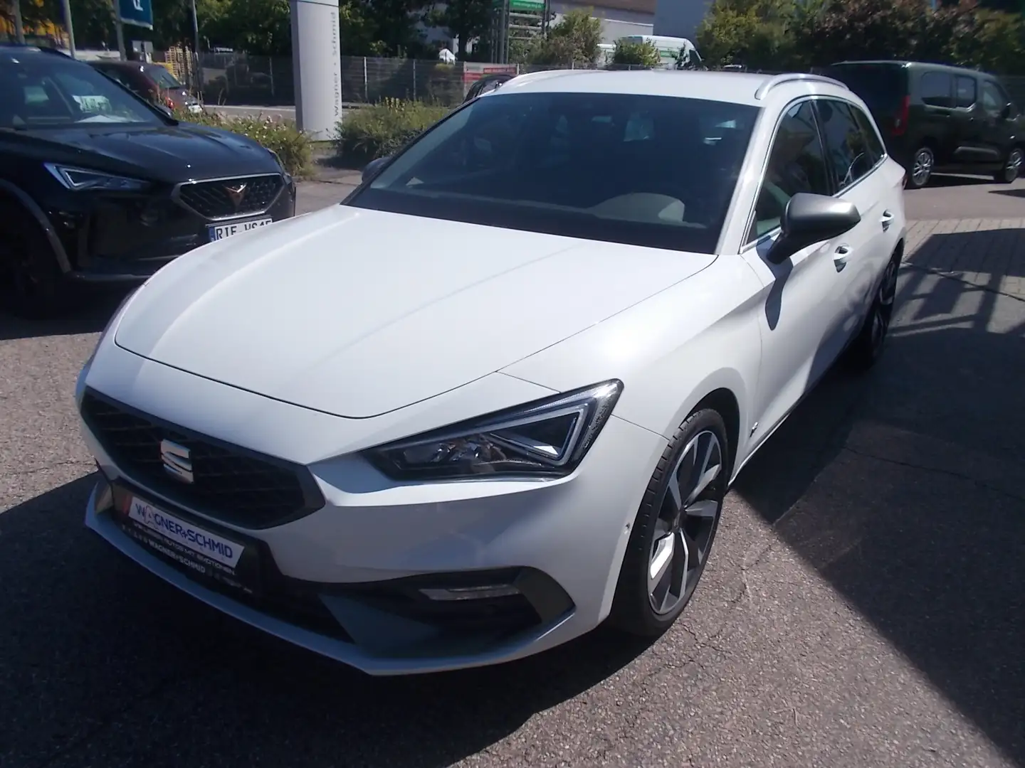 SEAT Leon FR Sportstourer 1.5 eTSI DSG + AHK Weiß - 1