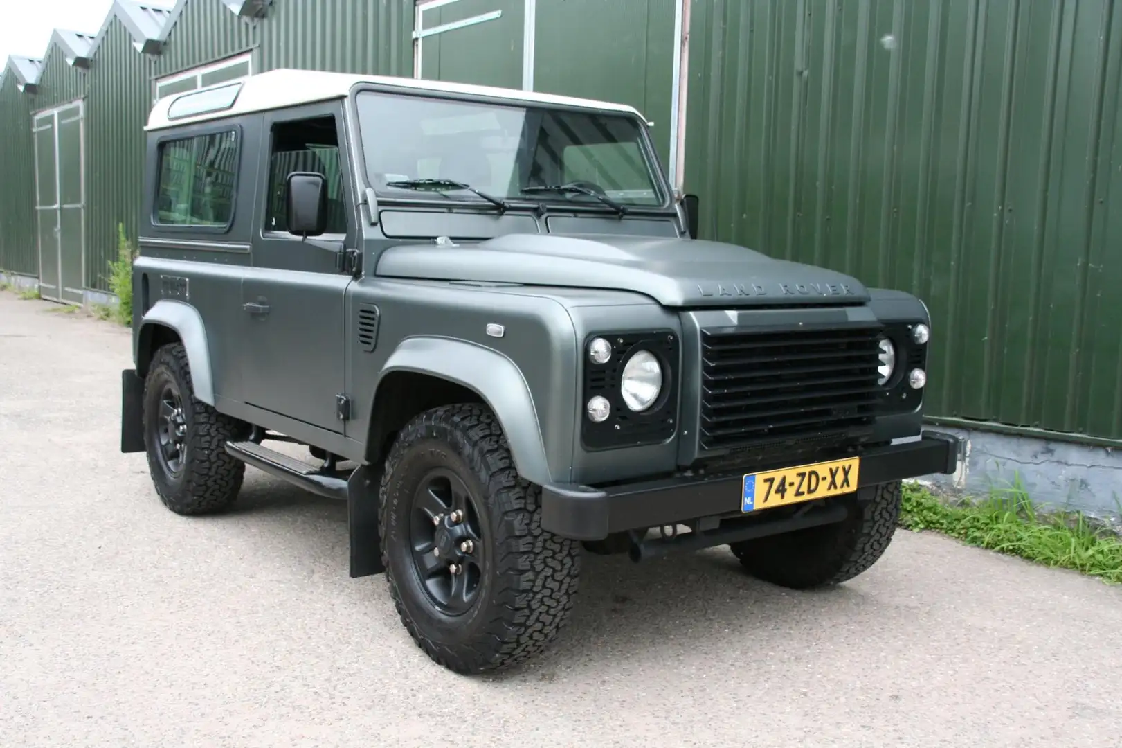 Land Rover Defender 2.4 TD 90 SW XTech PIET BOON Gris - 2