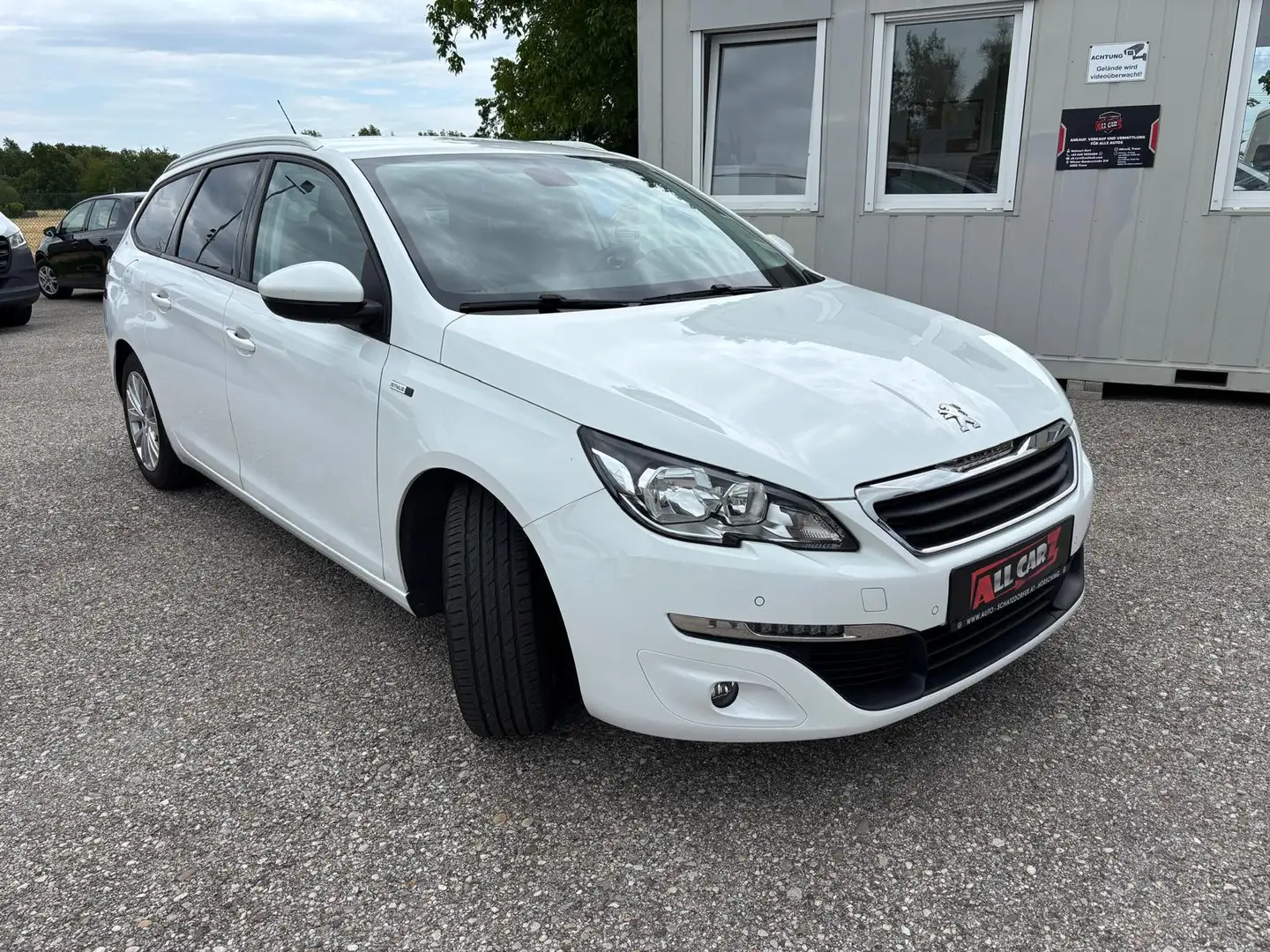 Peugeot 308 308 SW 1,2 PureTech Active Active Weiß - 2