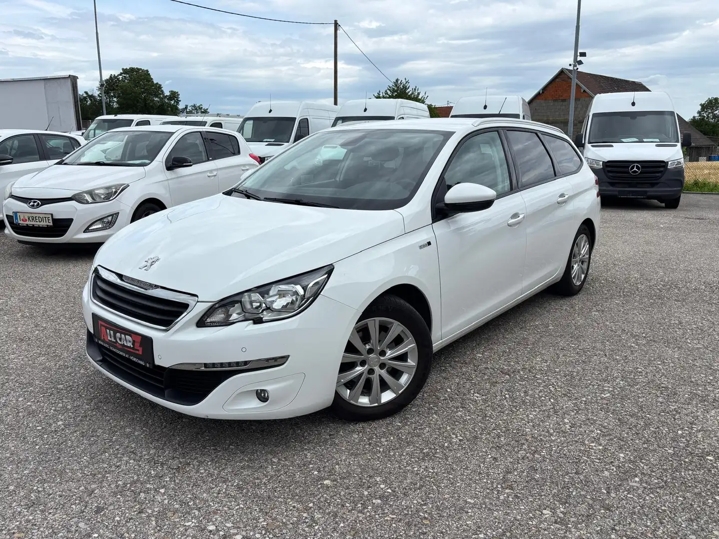 Peugeot 308 308 SW 1,2 PureTech Active Active Weiß - 1