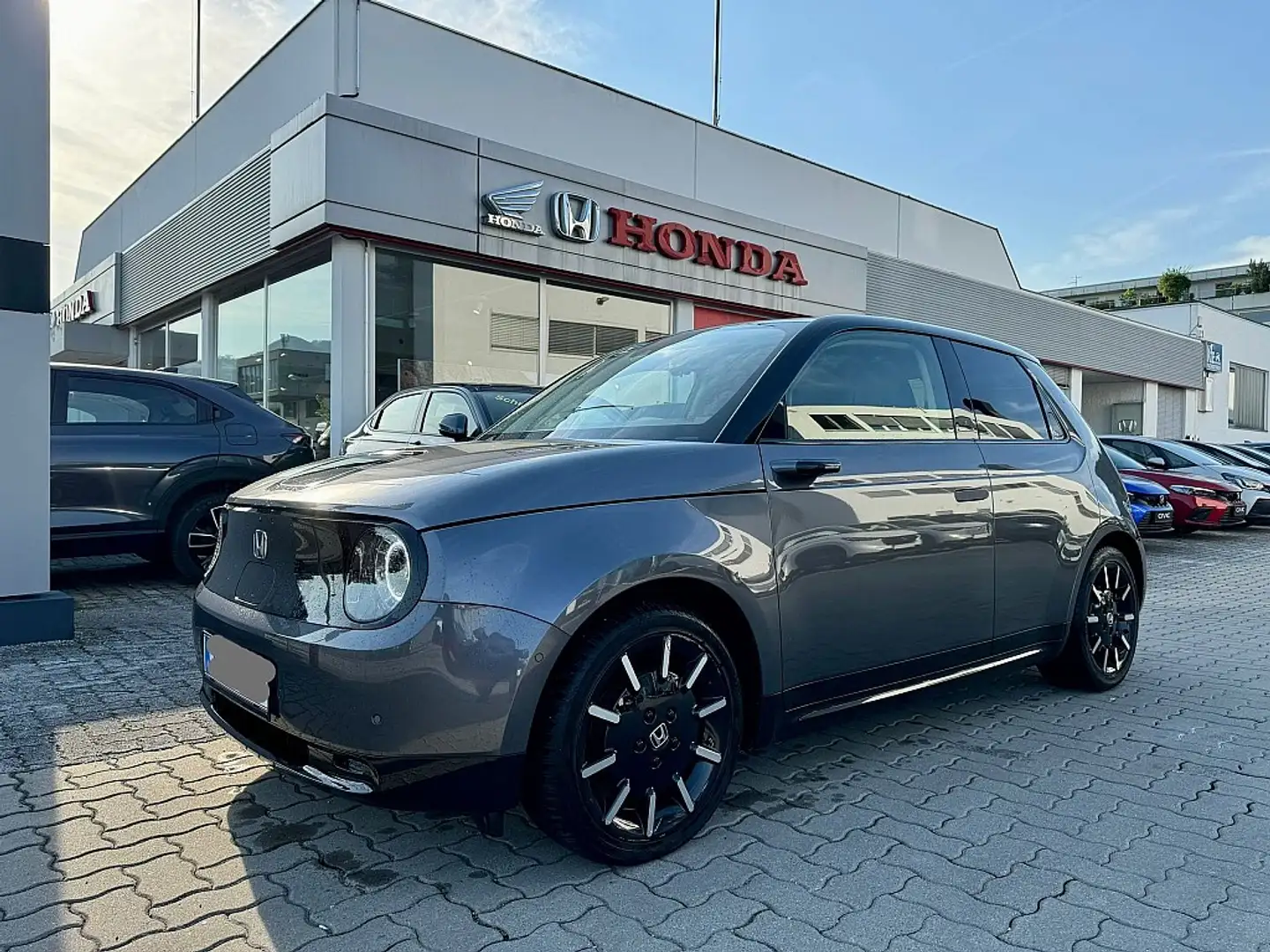 Honda e Advanc 17" Gri - 2