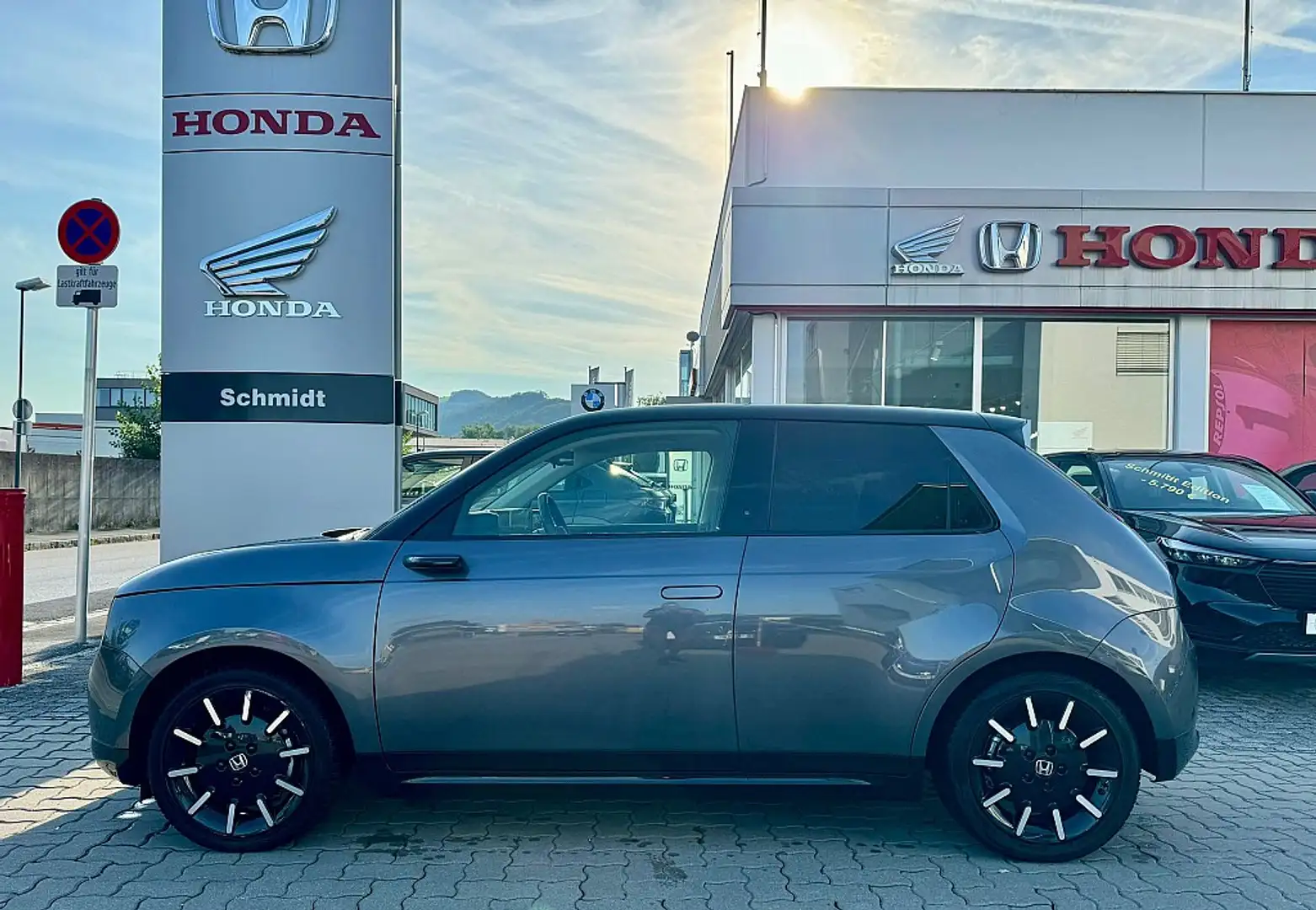 Honda e Advanc 17" Gri - 1