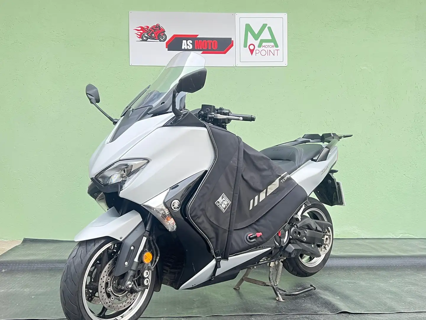 Yamaha TMAX 530 DX in formula 50% - 1