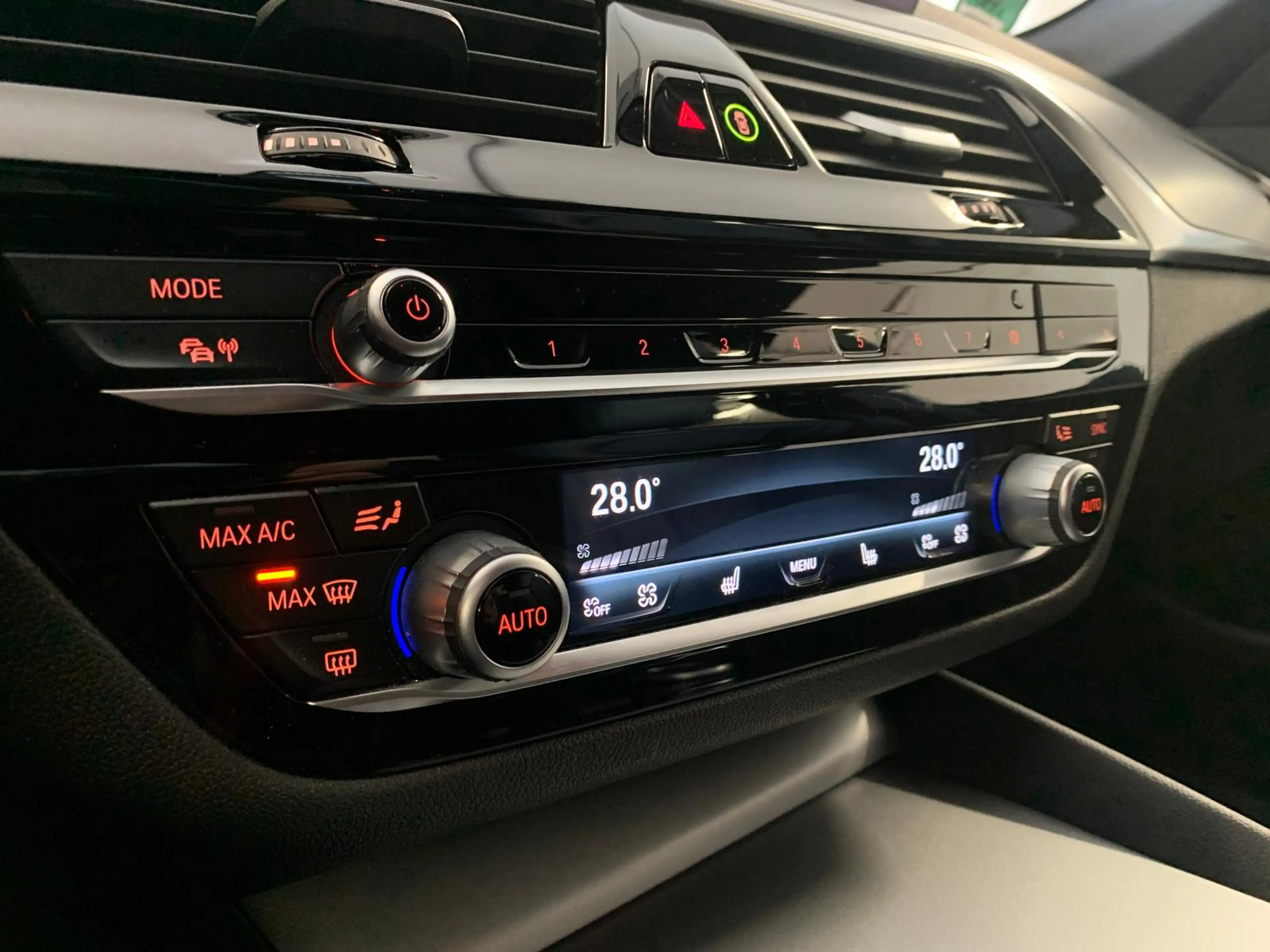 BMW 530 e xDr LED Leder Navi+ Kam CockpProf 4xSitzHz — photo 15