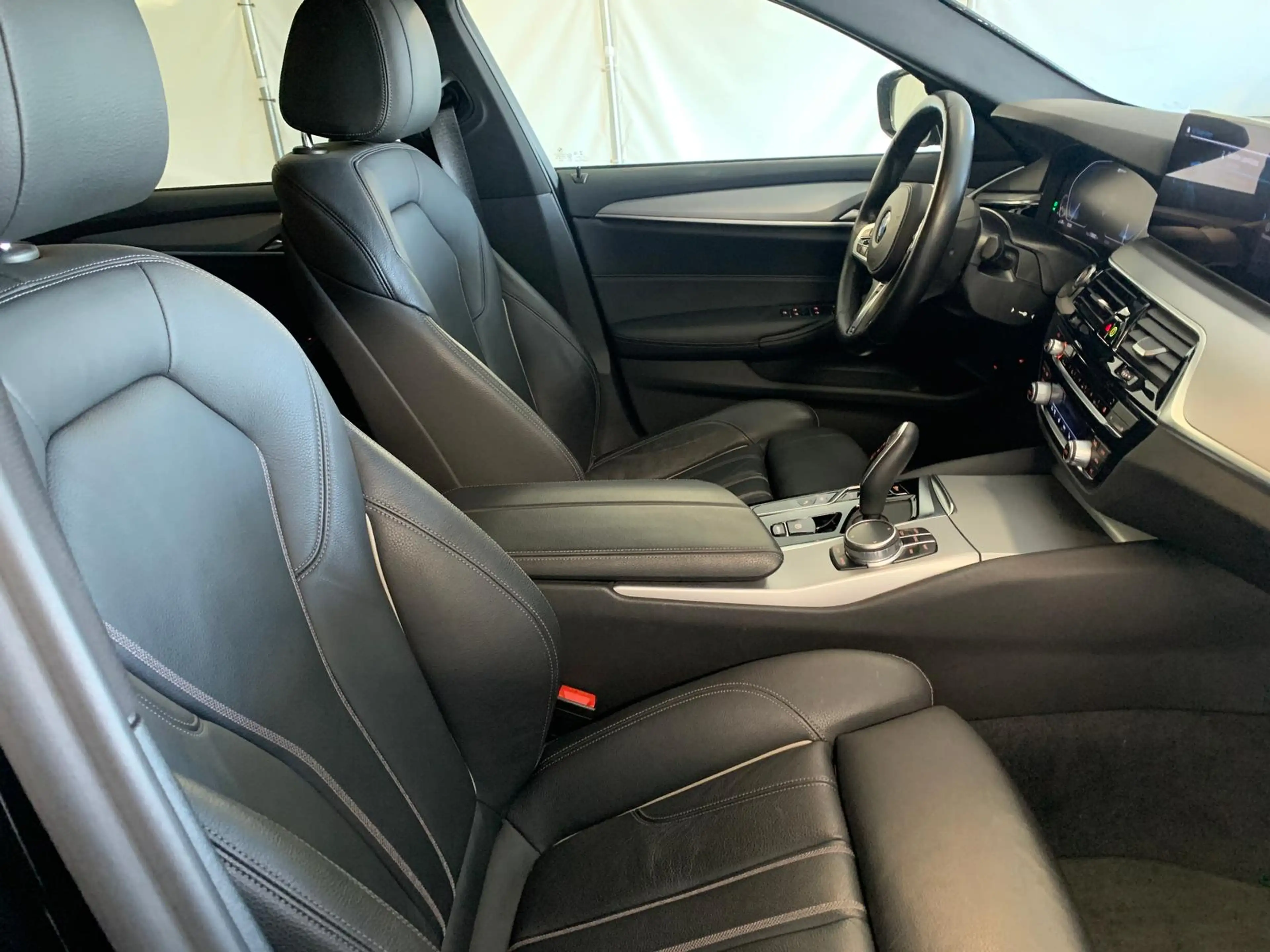 BMW 530 e xDr LED Leder Navi+ Kam CockpProf 4xSitzHz — photo 3