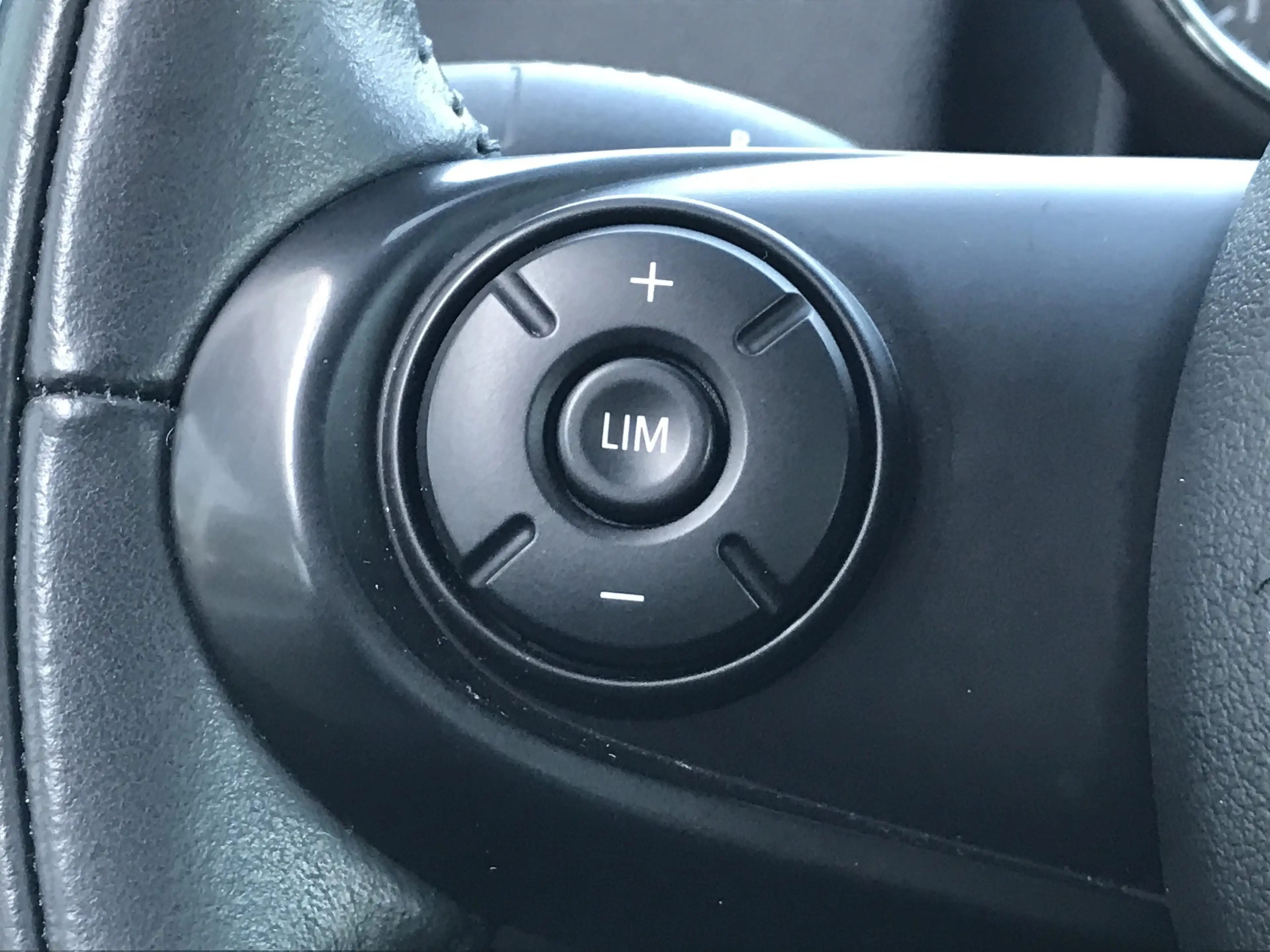MINI One Countryman One Pepper Navi Komfortzg. Parkassistent Shz — photo 13