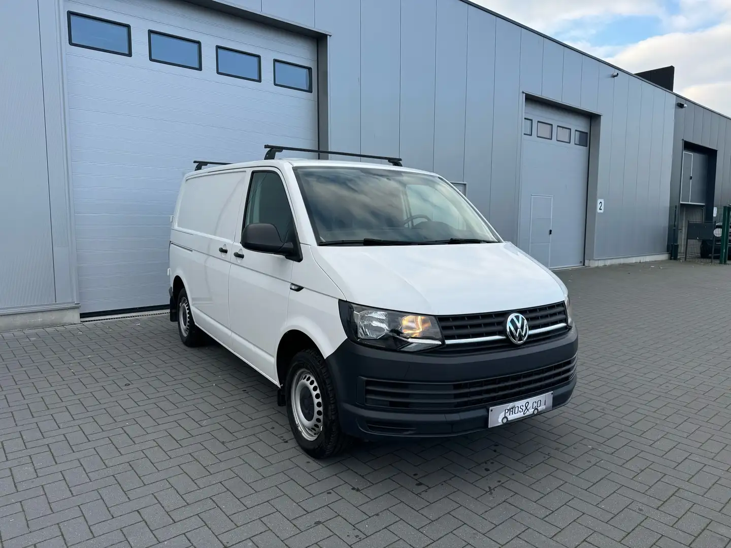 Volkswagen T6.1 Transporter L1 H1 AUTOMATIQUE // AIRCO// CAMERA // GPS Alb - 1