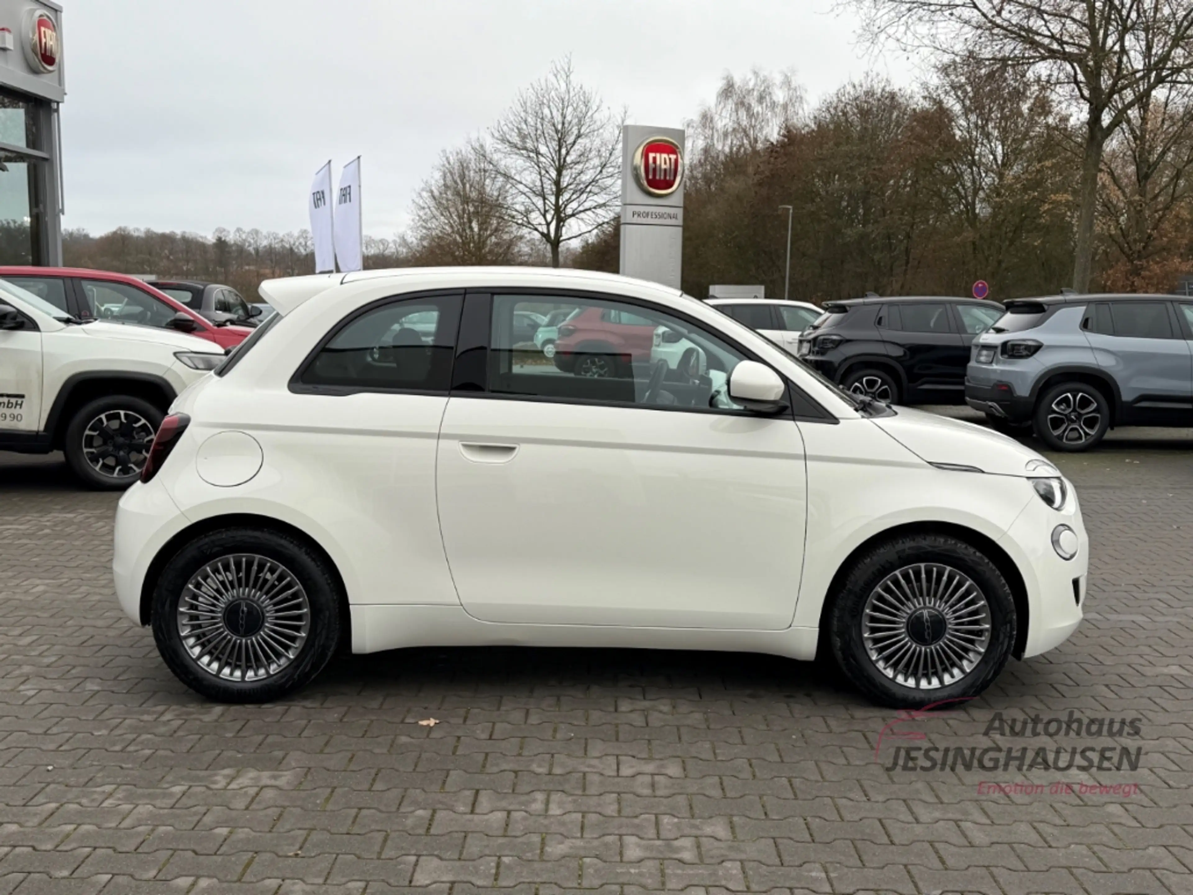 Fiat 500e +Keyless+Klimaaut.+Tempomat+Schildererkennung — photo 4