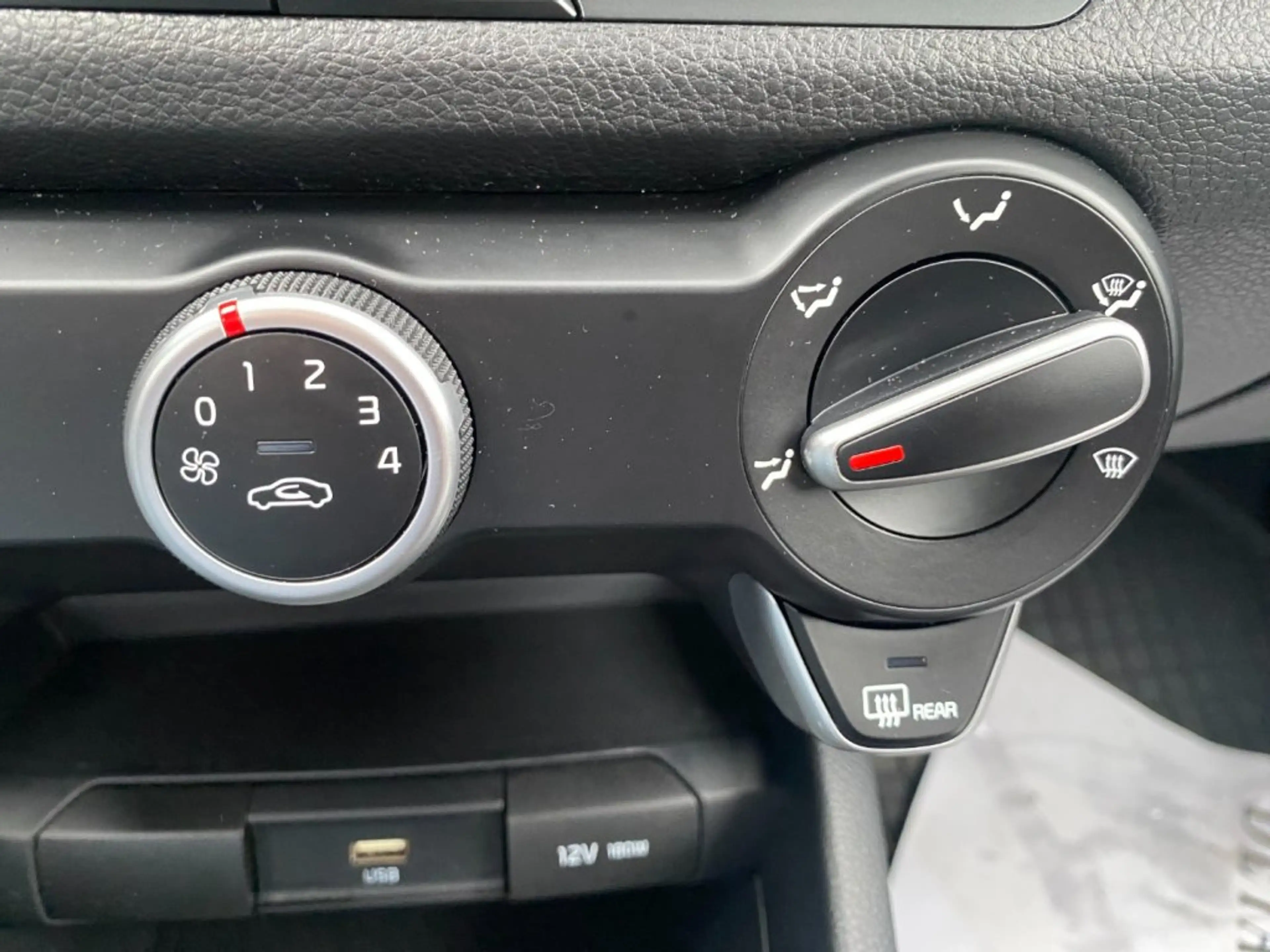 Kia Stonic Titan 1,2 DPI — photo 14