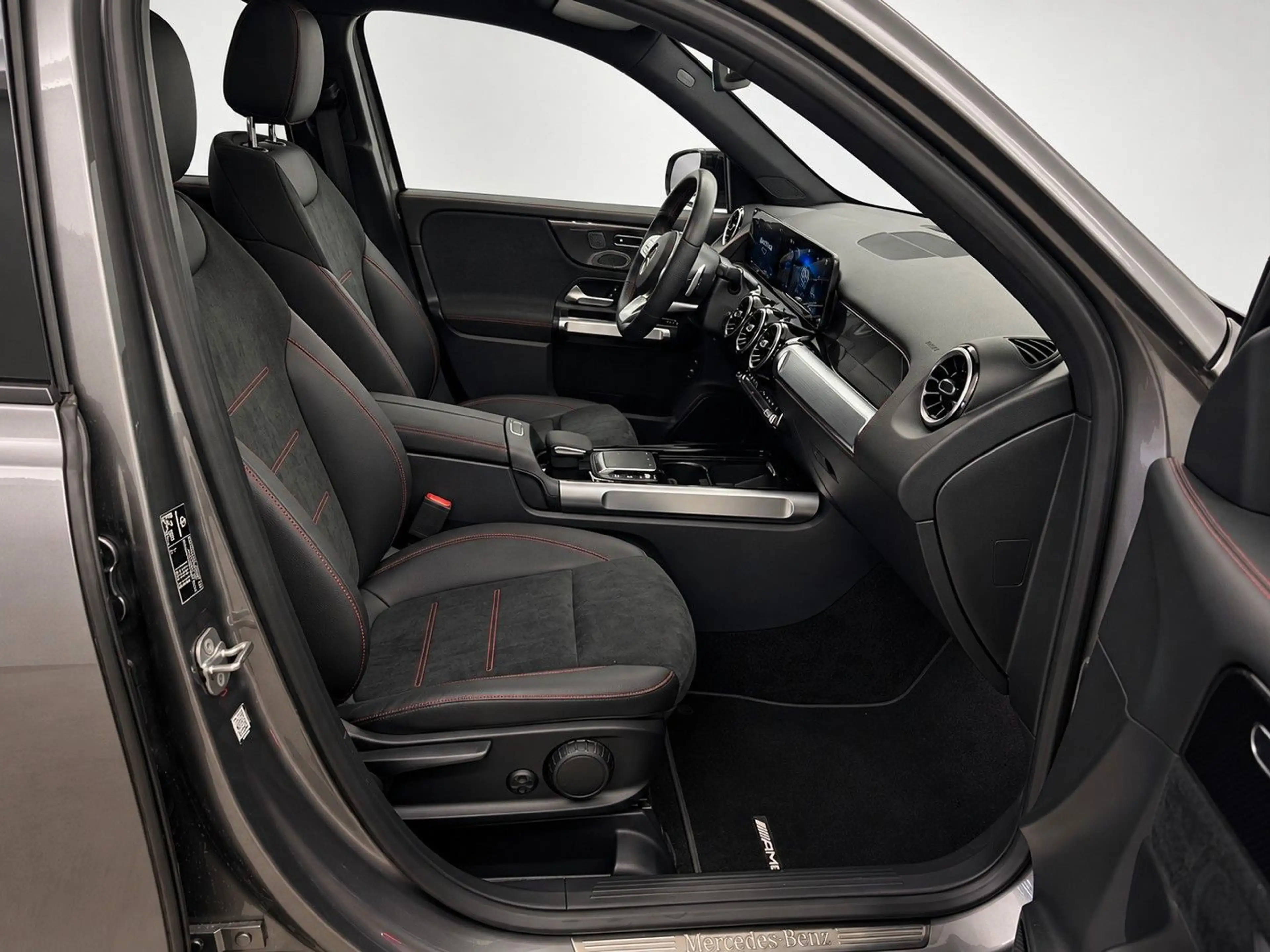 Mercedes-Benz GLB 220 d AMG-Line GARANTIE/ALCANTARA/APPLE-CAR-P — photo 6