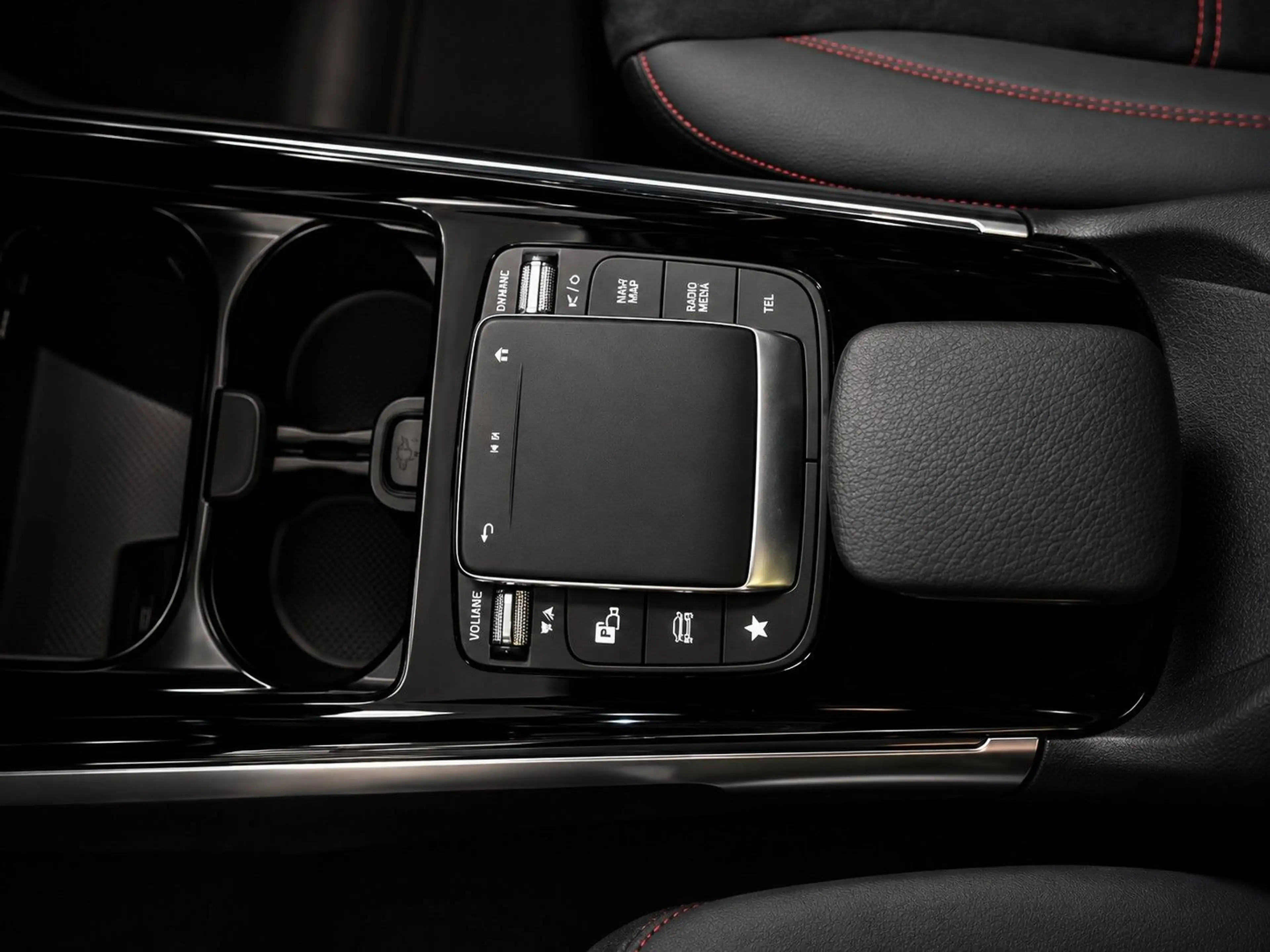 Mercedes-Benz GLB 220 d AMG-Line GARANTIE/ALCANTARA/APPLE-CAR-P — photo 7