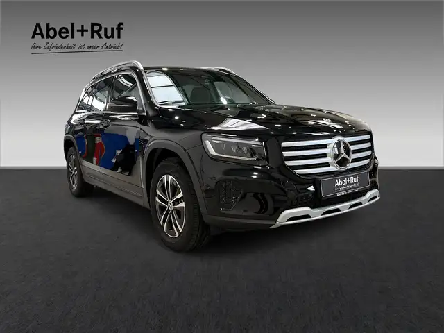 Mercedes-Benz GLB view 3