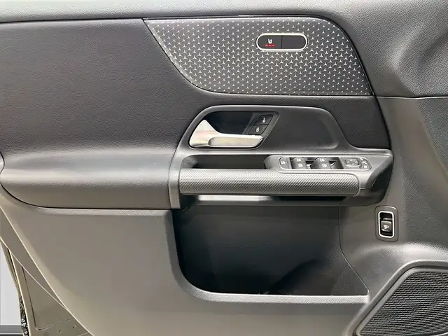 Mercedes-Benz GLB view 13