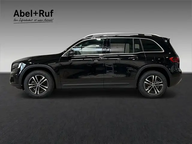 Mercedes-Benz GLB view 4