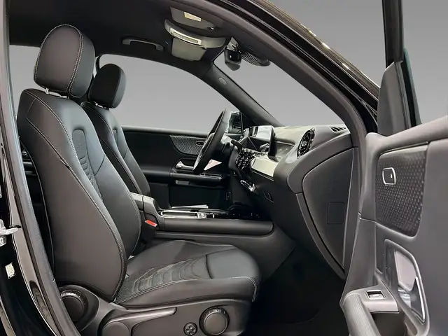 Mercedes-Benz GLB view 14