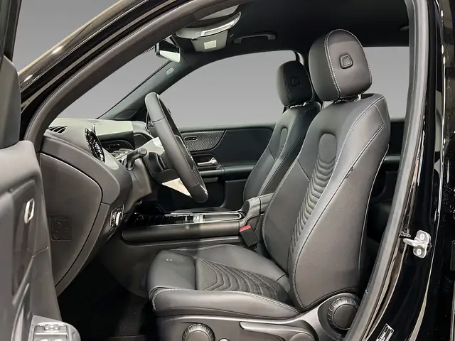Mercedes-Benz GLB view 8