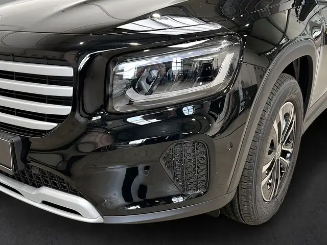 Mercedes-Benz GLB view 15