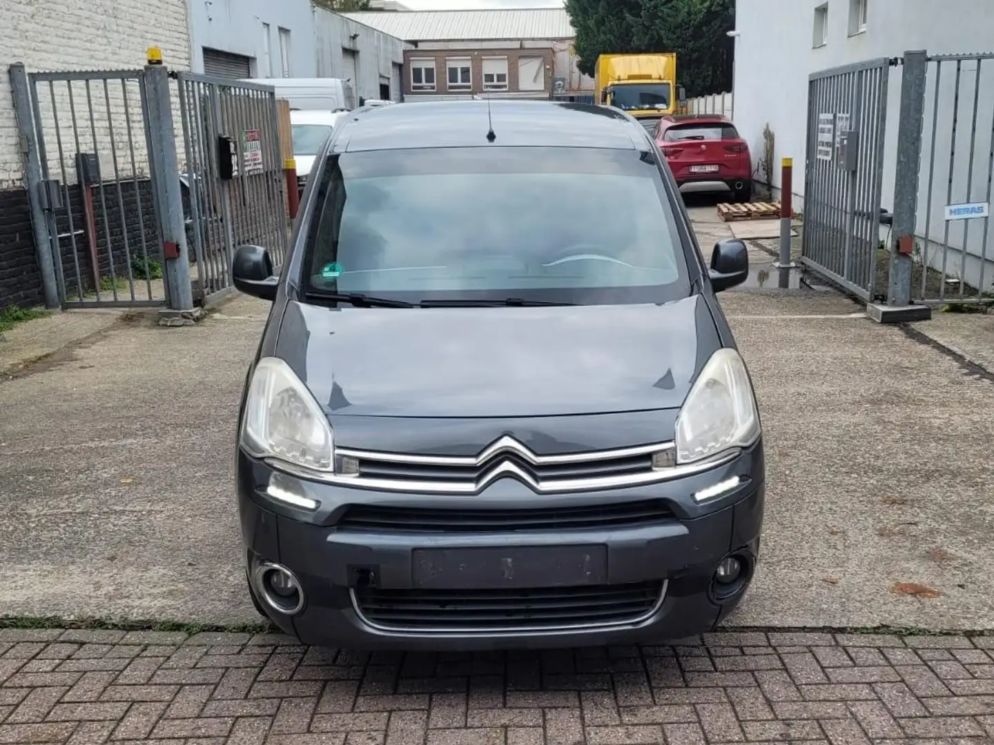 Citroen Berlingo Berlingo 1.6 BlueHDi Feel Edition S Grijs - 1