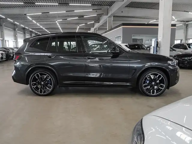 BMW X3 view 4