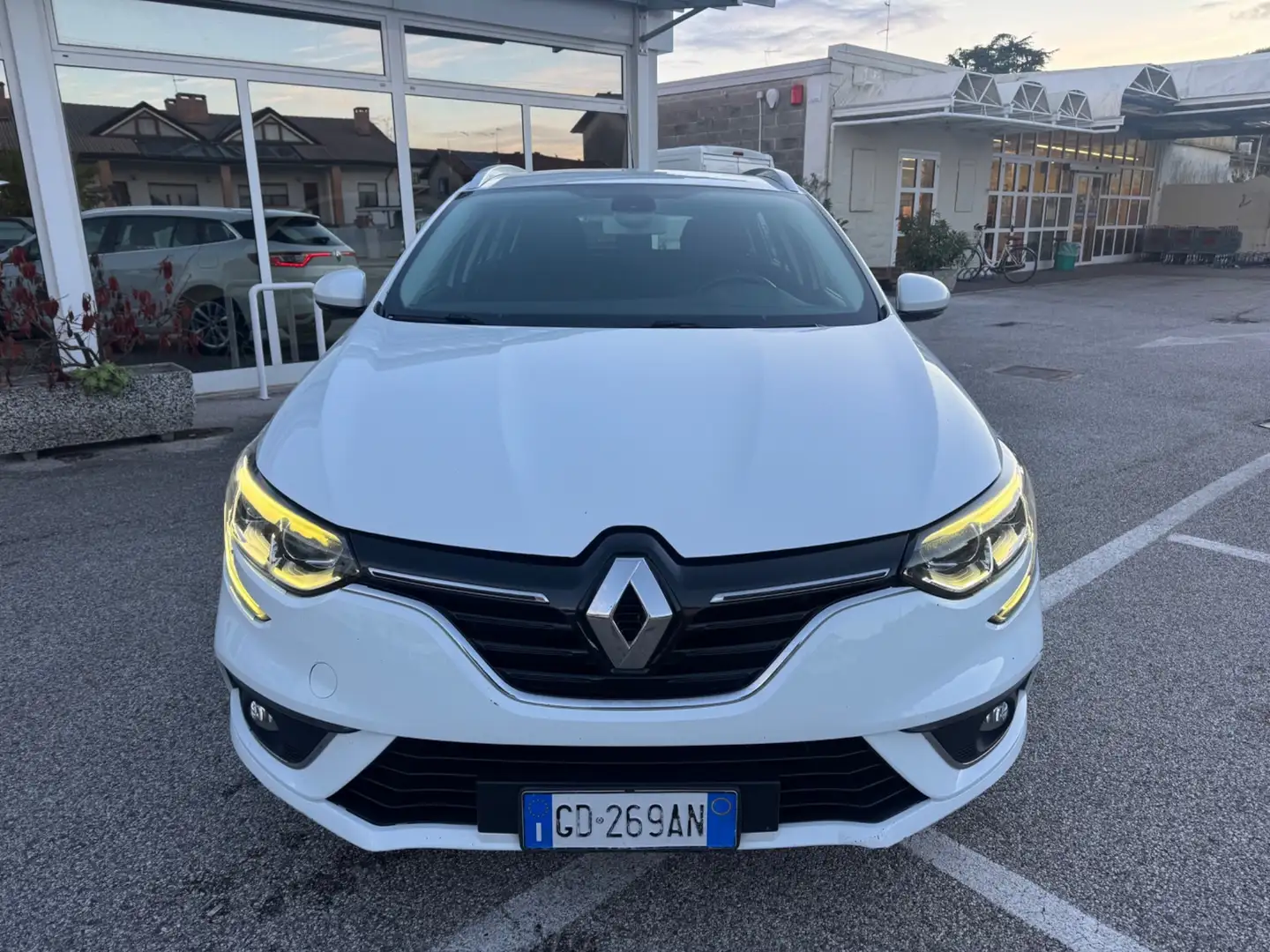 Renault Megane Mégane dCi 115 SW se N1 NETTO Weiß - 2