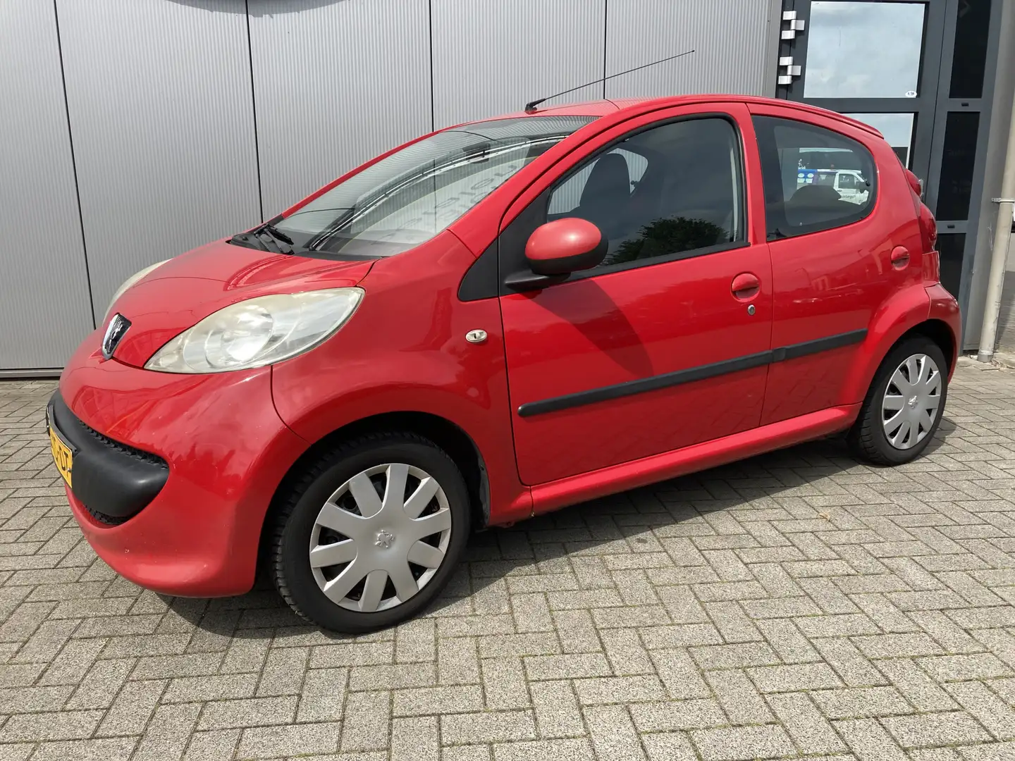 Peugeot 107 1.0-12V XS elektrische ramen | Centrale vergrendel Rood - 1