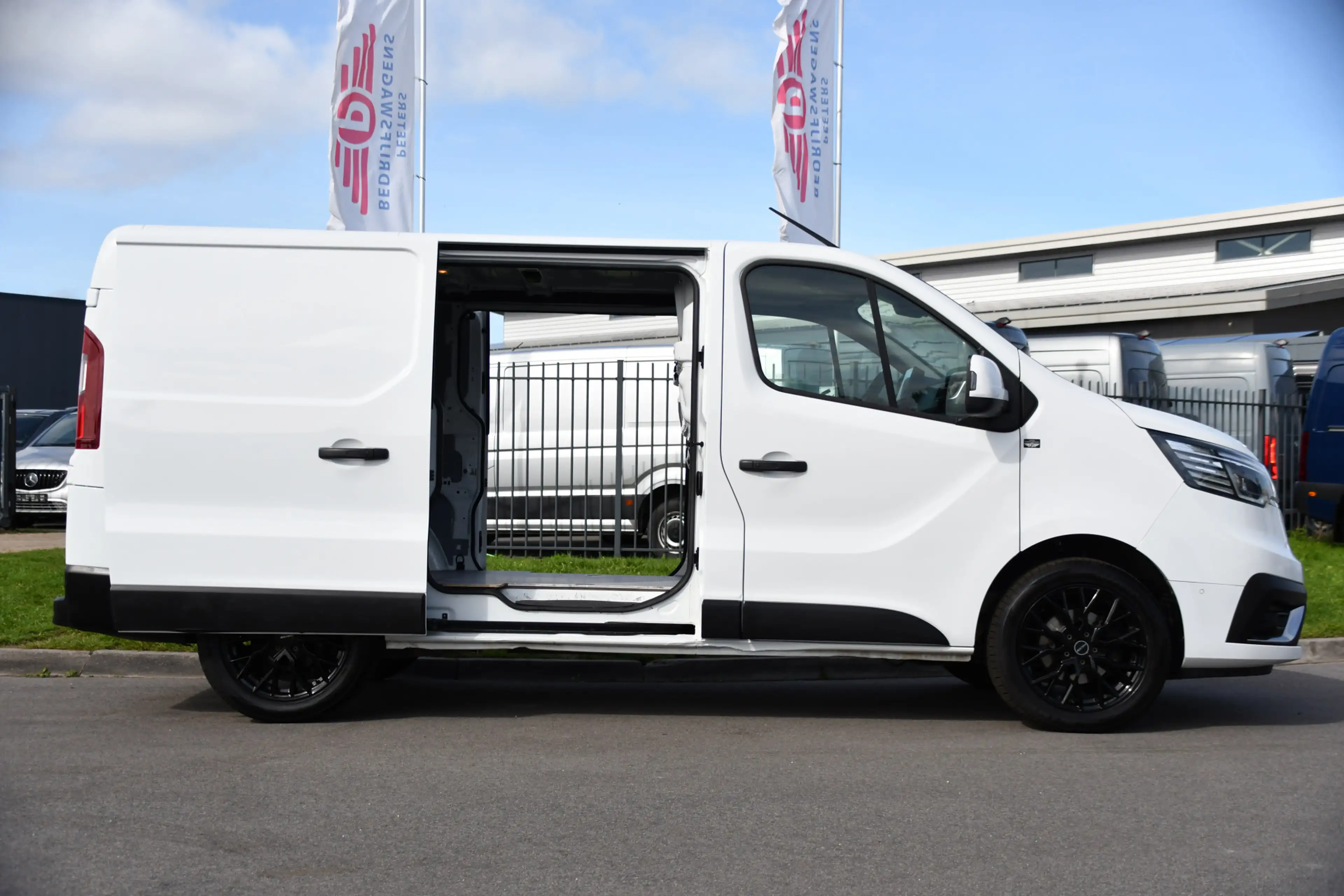 Renault Trafic 2.0 dCi 150 T29 L1H1 PB Edition Camer, Cruise, Car — photo 11