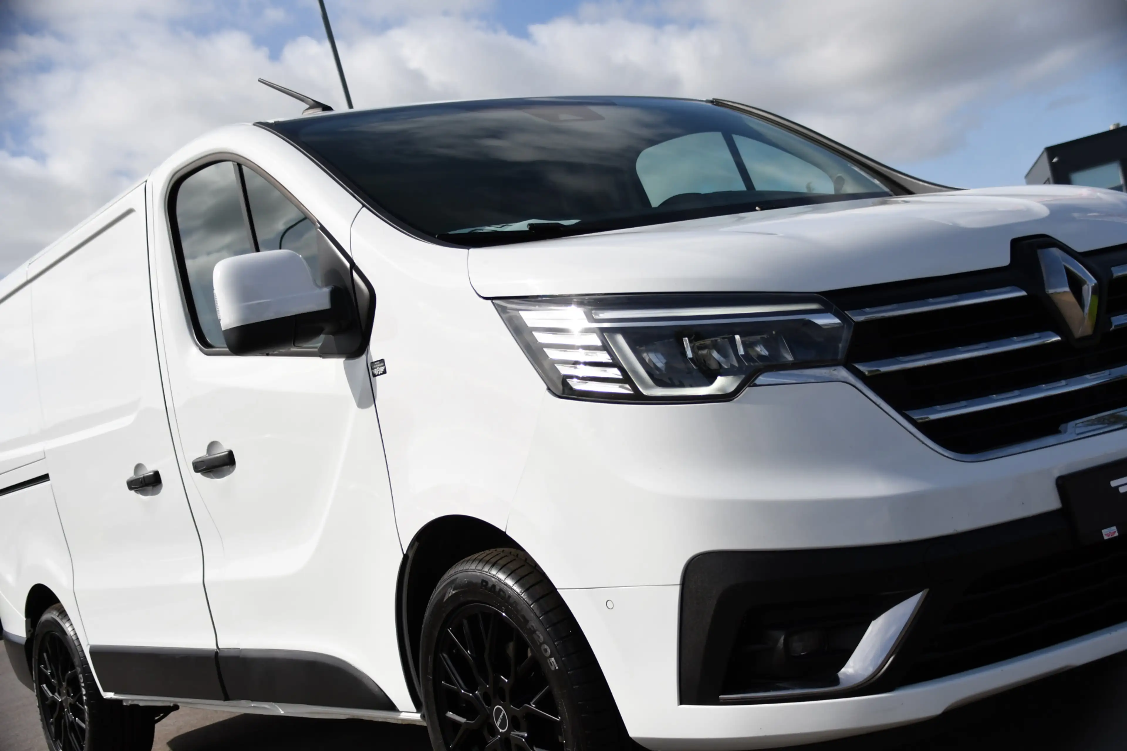 Renault Trafic 2.0 dCi 150 T29 L1H1 PB Edition Camer, Cruise, Car — photo 16
