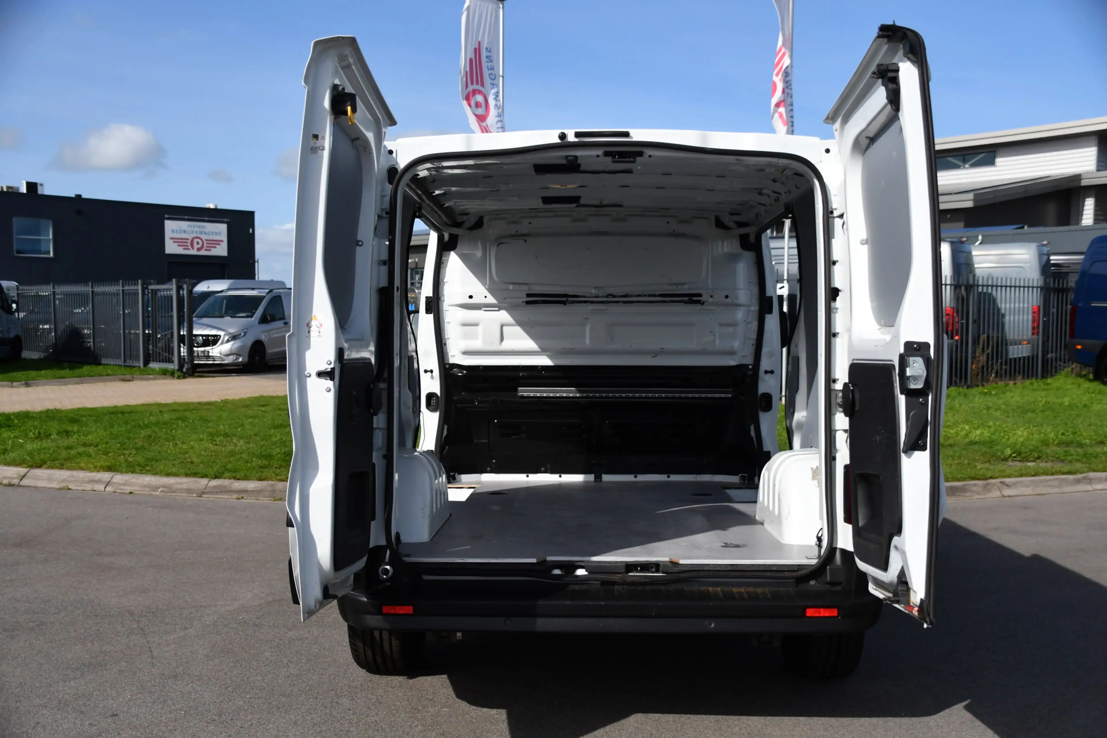 Renault Trafic 2.0 dCi 150 T29 L1H1 PB Edition Camer, Cruise, Car — photo 31