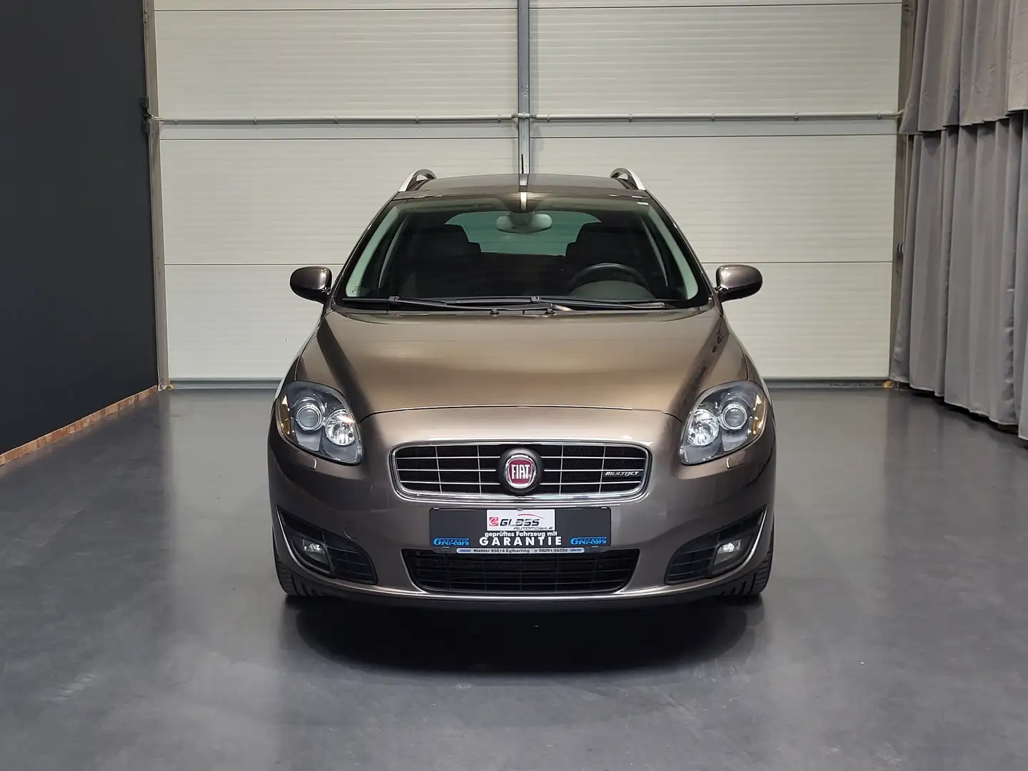 Fiat Croma 2.4 JTD 20V Multijet Emotion *Navi| Xenon* Grau - 2